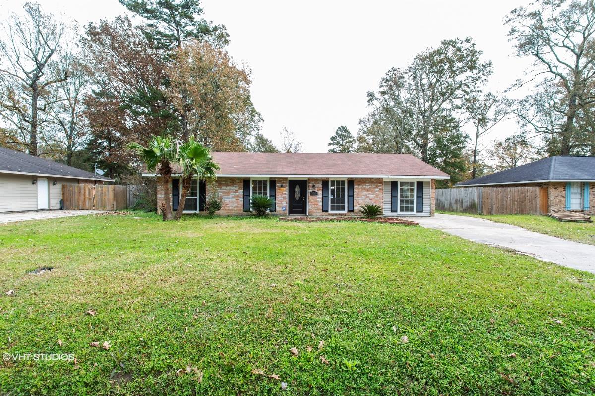 34708 Gravesbriar Dr Denham Spgs Louisiana  